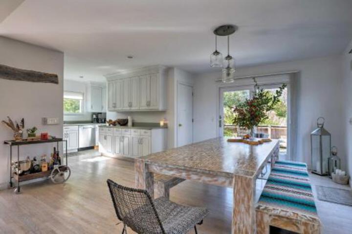 Upscale Montauk Villa W / Hot Tub Near Beach & Parks - thumb 3
