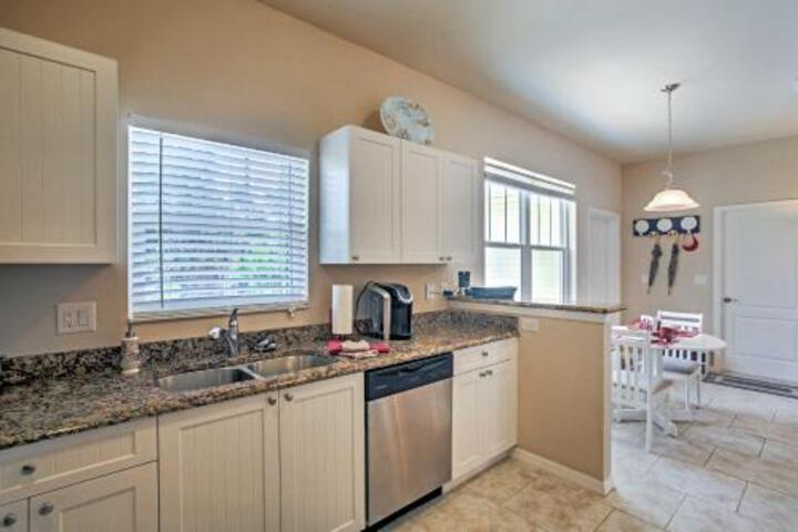 Bokeelia Cottage With Private Pool & Tiki Bar! - thumb 0