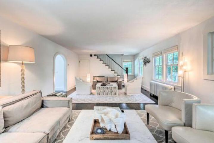 Southampton Home W / Pool & Deck 5 Minutes To Beach - thumb 1