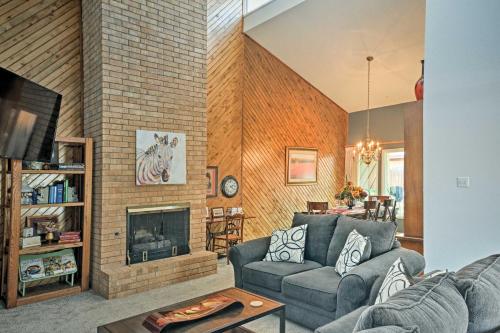 Lubbock Townhome With Grill 5 Mins To TTU & Downtown - thumb 0