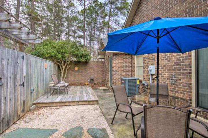 Cozy Greenwood Condo W / Patio 2 Mi To Downtown! - thumb 2