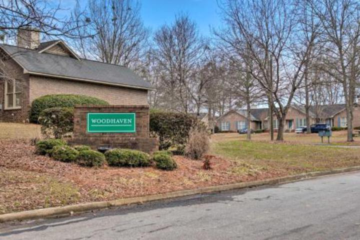 Cozy Greenwood Condo W / Patio 2 Mi To Downtown! - thumb 0