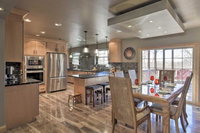 Large Lyndon Home w / Wet Bar Kayak  Fire Pit