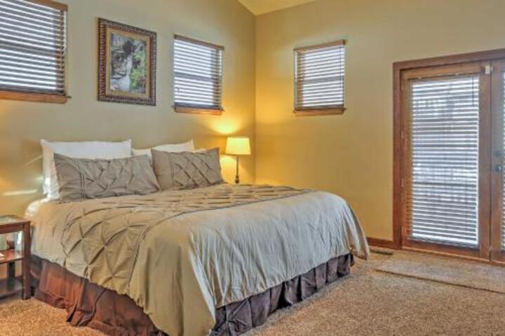 Spacious Bungalow With Backyard & Walkable Location! - thumb 6