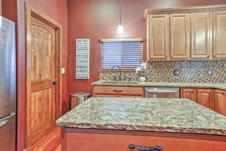 Spacious Bungalow With Backyard & Walkable Location! - thumb 3