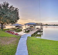 Waterfront Lake Placid Cottage with Private Boat Dock - Accommodation Seattle