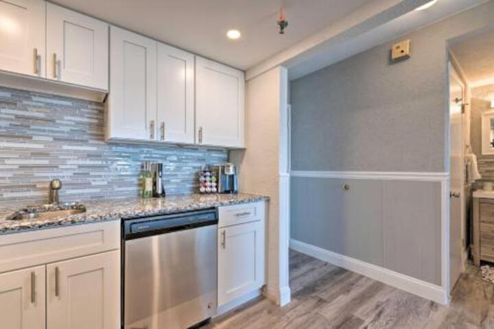 Oceanfront Daytona Studio W / Views & Pool Access! - thumb 5