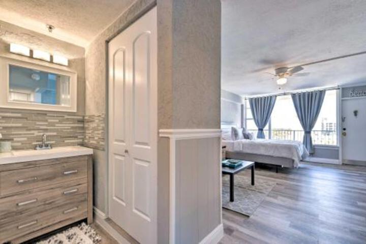 Oceanfront Daytona Studio W / Views & Pool Access! - thumb 4