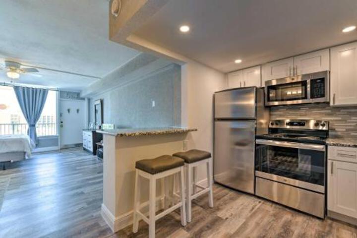 Oceanfront Daytona Studio W / Views & Pool Access! - thumb 3