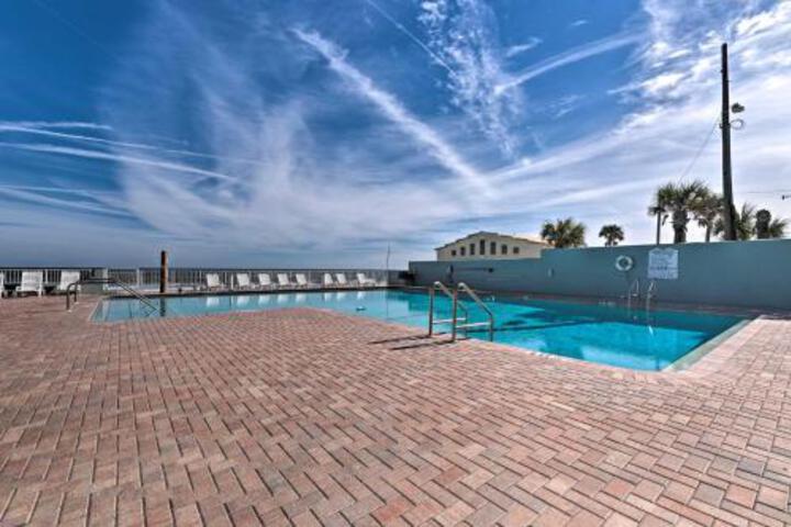Oceanfront Daytona Studio W / Views & Pool Access! - thumb 6