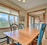 Cozy Snowshoe Condo w / Balcony & West Facing Views - Accommodation Seattle