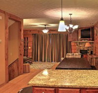 Ski in / Ski Out Snowshoe Townhome w / Deck & Hot Tub - Accommodation Seattle