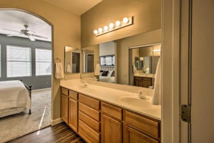 Oro Valley Condo W / Pool Mins To Golf & Hiking - thumb 1