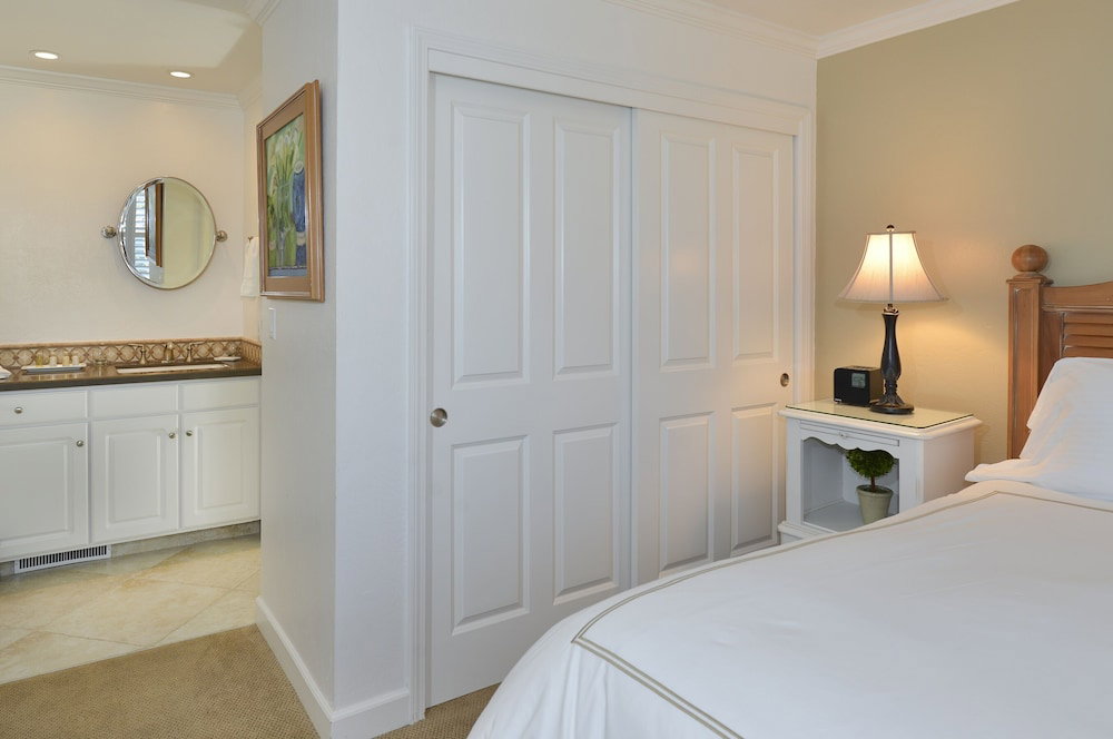 888 Oak Creek At Silverado 2 Bedroom Condo - thumb 3
