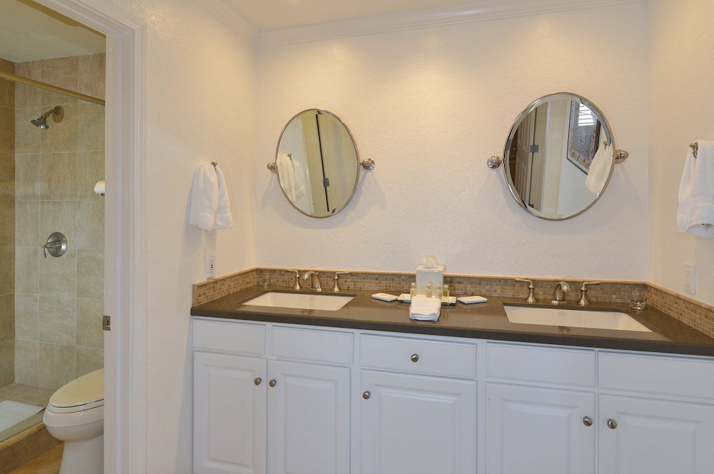 888 Oak Creek At Silverado 2 Bedroom Condo - thumb 2