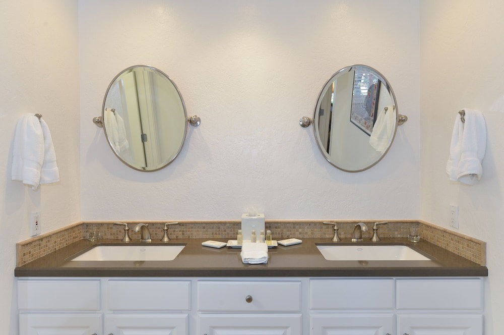 888 Oak Creek At Silverado 2 Bedroom Condo - thumb 4