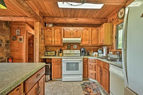 NEW Bedford Home W / Deck Views & Finished Basement - thumb 4