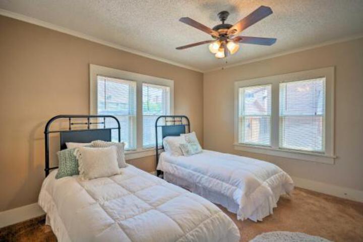 Lubbock House Walk To Texas Tech & Downtown - thumb 0