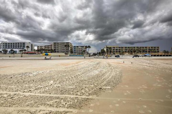 Condo Walk To Daytona Beach 6 Mi To Speedway - thumb 4