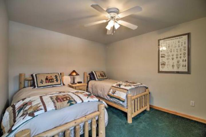Cozy Central Lake Placid Townhome W / Porch! - thumb 3