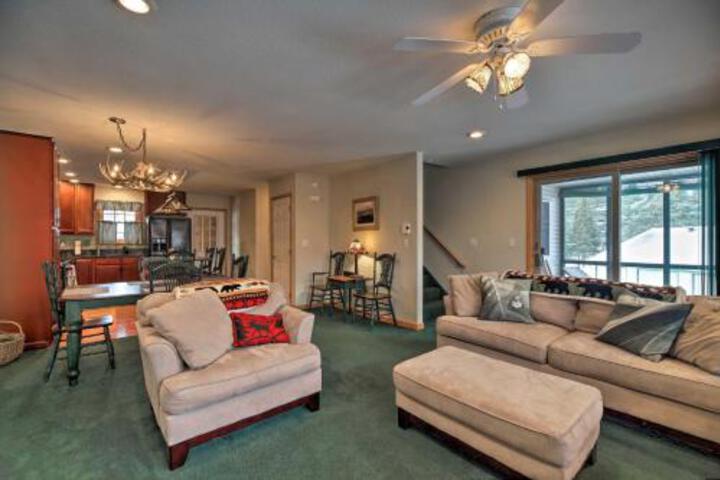 Cozy Central Lake Placid Townhome W / Porch! - thumb 4