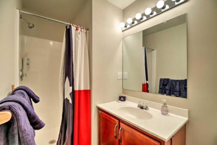 Cozy Central Lake Placid Townhome W / Porch! - thumb 0