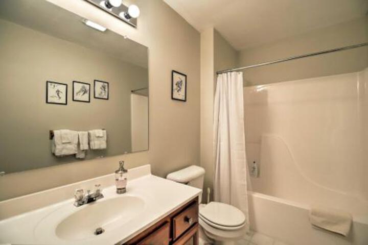 Cozy Central Lake Placid Townhome W / Porch! - thumb 6