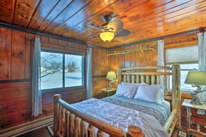 Houghton Lake House Directly On Waterfront! - thumb 0