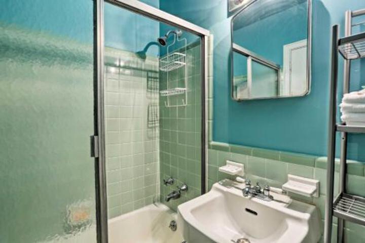 Virginia Beach Studio W / Balcony + Pool View! - thumb 3