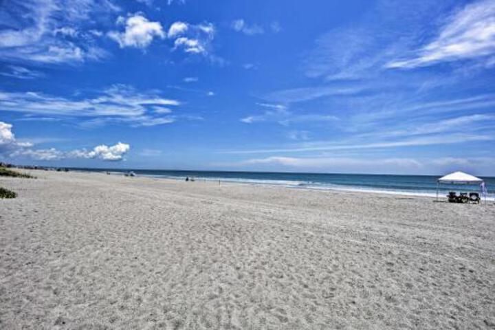 Downtown Cocoa Beach Townhome Steps To Shore! - thumb 4