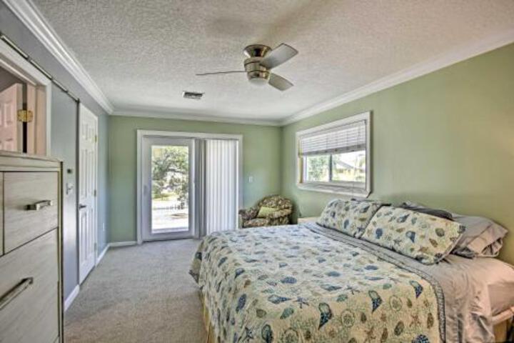 Downtown Cocoa Beach Townhome Steps To Shore! - thumb 0