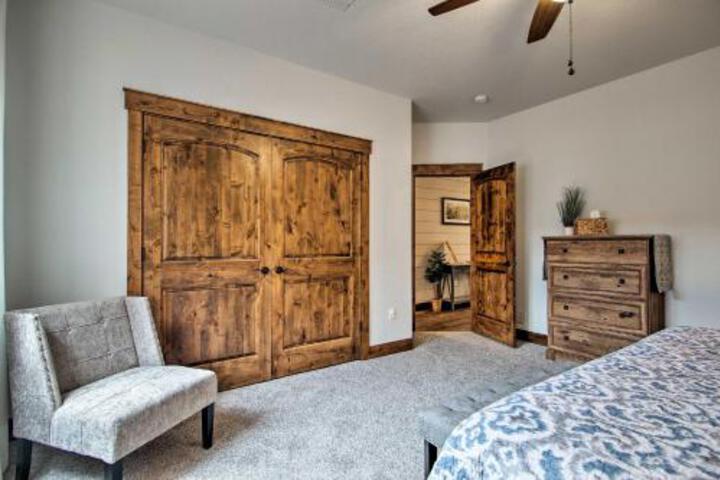 Updated Wellington Home W / Patio On 40 Acres! - thumb 2