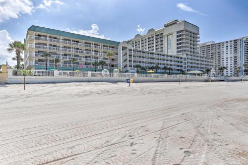 Daytona Beach Oceanfront Condo W / Amenities! - thumb 3