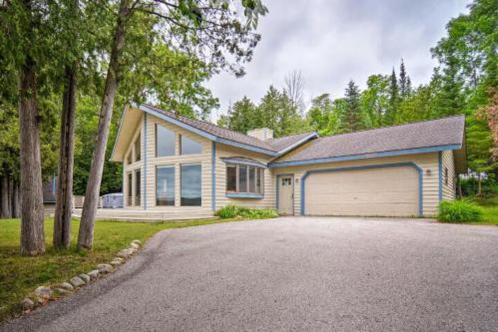 Lake Charlevoix Home W / Hot Tub 2Mi To Boyne! - thumb 1