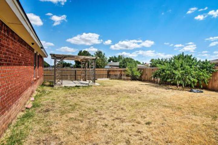 Pet Friendly Lubbock Home With Yard 6Mi To TTU - thumb 5
