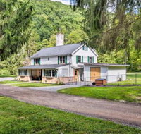 Emporium Colonial Home with Large Yard  Fire Pit - Accommodation Seattle