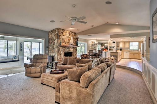 NEW Waterfront Lake Placid Home W / Dock & Game Room - thumb 4