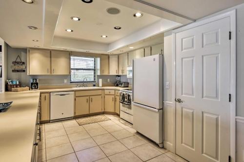 NEW Waterfront Lake Placid Home W / Dock & Game Room - thumb 0