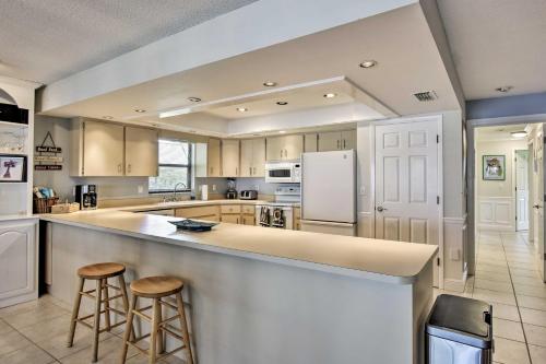 NEW Waterfront Lake Placid Home W / Dock & Game Room - thumb 6