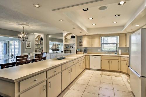 NEW Waterfront Lake Placid Home W / Dock & Game Room - thumb 3