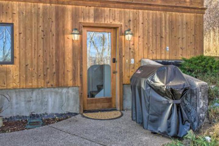 Modern Cabin W / Balcony Views + Fireplace! - thumb 2