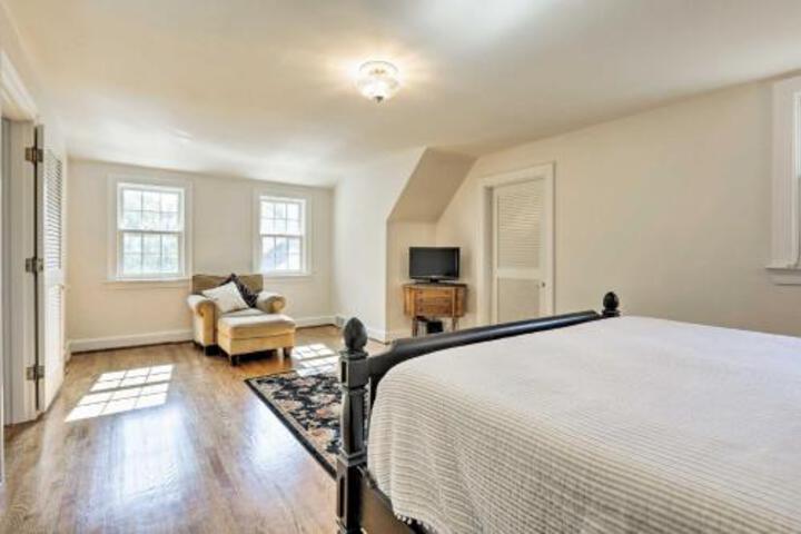 Charming Chevy Chase Home 1.4 Mi To UK Stadium - thumb 3