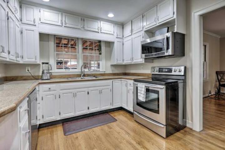 Charming Chevy Chase Home 1.4 Mi To UK Stadium - thumb 5