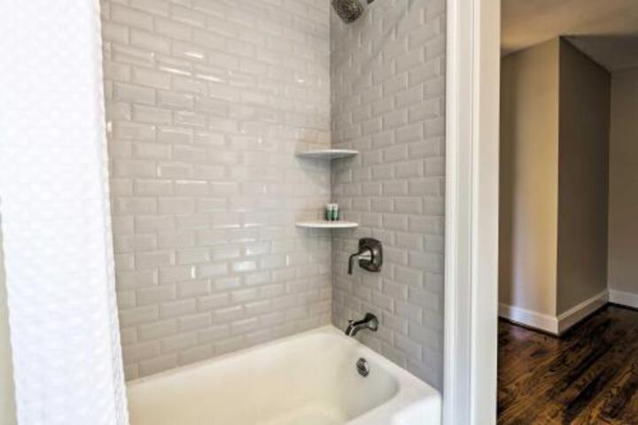 Charming Chevy Chase Home 1.4 Mi To UK Stadium - thumb 1