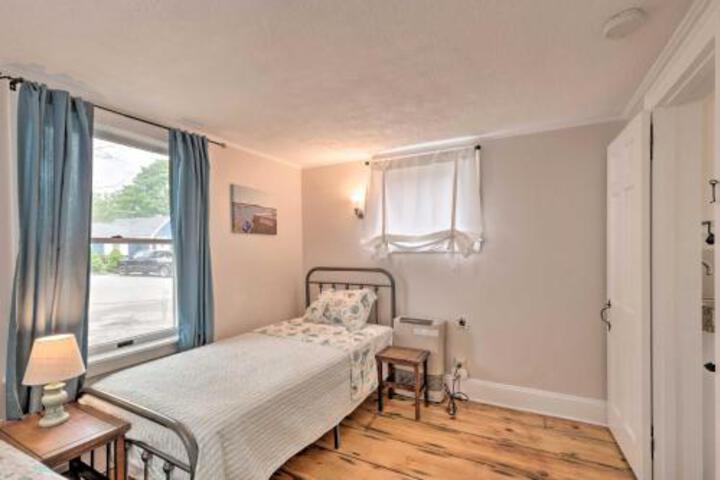 Cozy Sea Street Cottage 1 Mile To Ferry Boats! - thumb 7