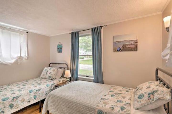 Cozy Sea Street Cottage 1 Mile To Ferry Boats! - thumb 4