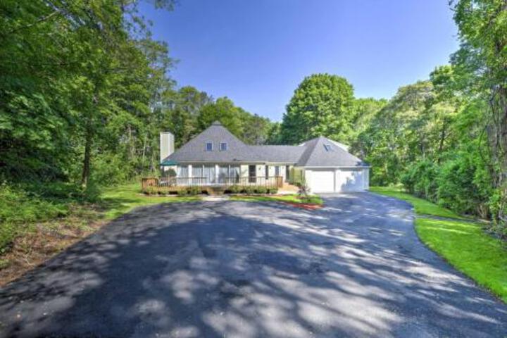 Charming East Falmouth House 4 Miles To Beach! - thumb 0