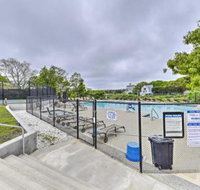 East Falmouth Home: 3 Min Walk to Private Beach! - Accommodation Seattle