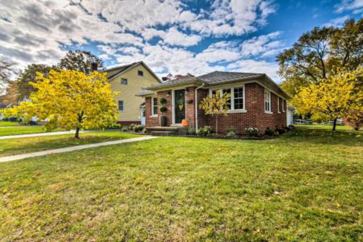 Cozy Modern Home 2 Miles From Downtown Erie! - thumb 0