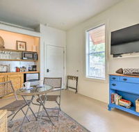 Old Town Getaway Walk to Shops Dining Bay - Accommodation Seattle